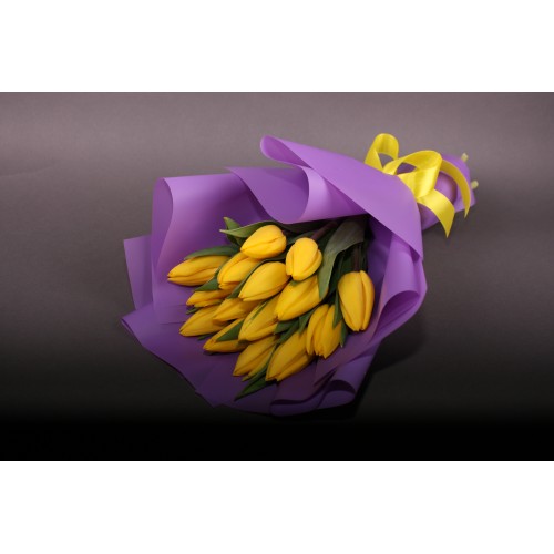 15 жовтих тюльпанів 