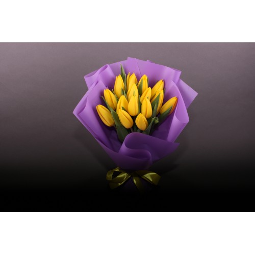 15 жовтих тюльпанів 