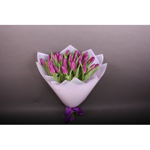 25 фіолетових тюльпанів