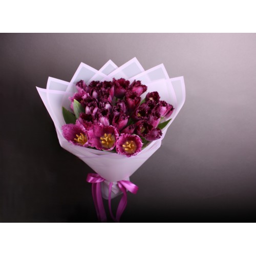 35 фіолетових тюльпанів