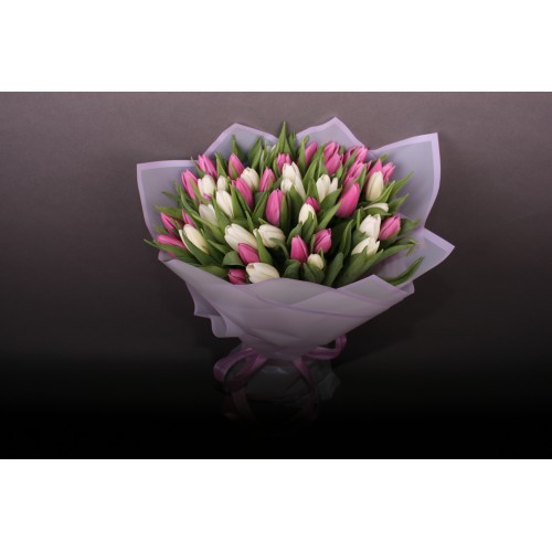 45 білих та рожевих тюльпанів