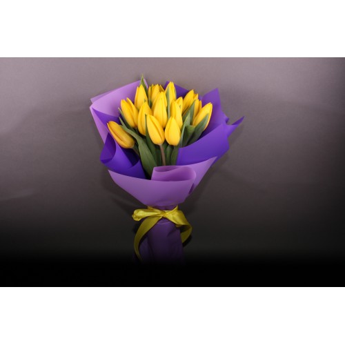 17 жовтих тюльпанів 